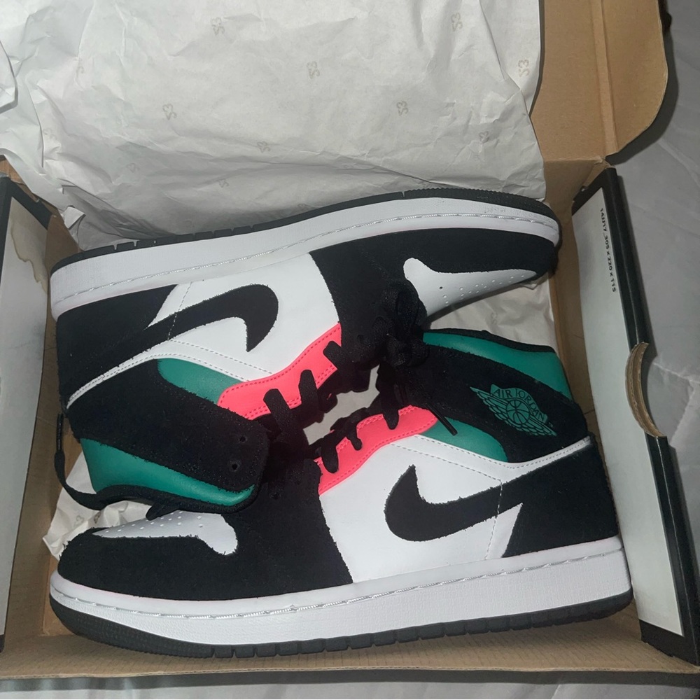 Air Jordan 1 MID